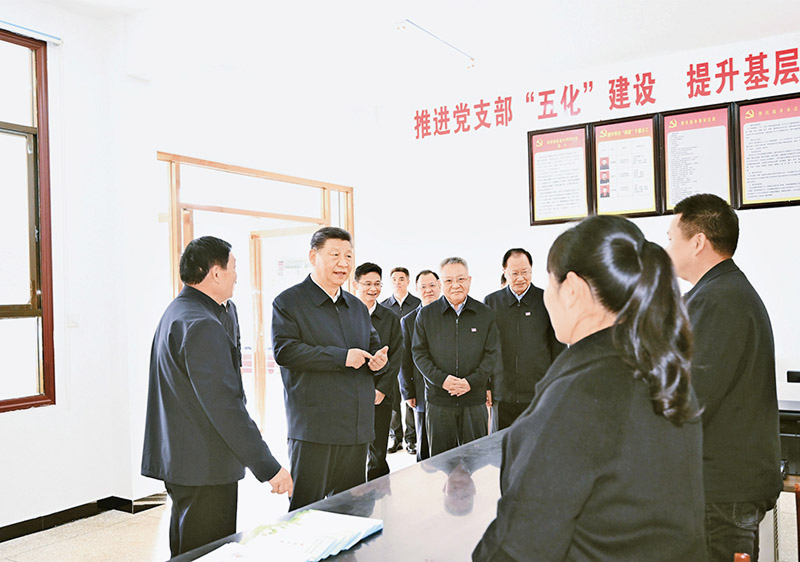 习近平：锲而不舍落实中央八项规定精神，以优良党风引领社风民风「相关图片」