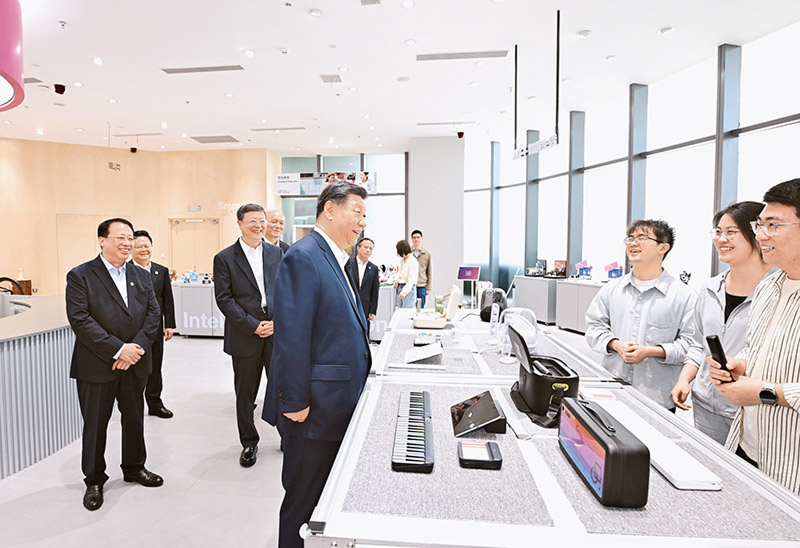 习近平：锲而不舍落实中央八项规定精神，以优良党风引领社风民风「相关图片」